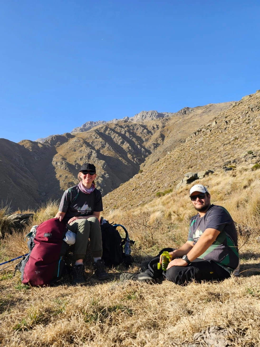 Integrantes de VasTech en la montaña